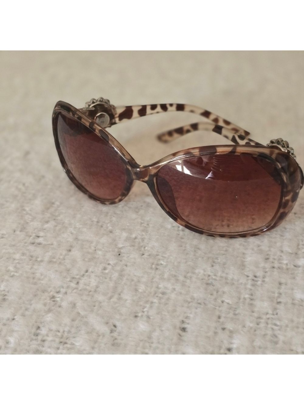 Tortoise sunglasses with rhinestones embellishment - Picture 1 of 5